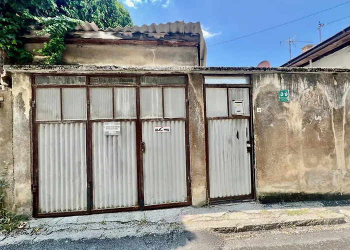 Chic Old Town Studio With Patio