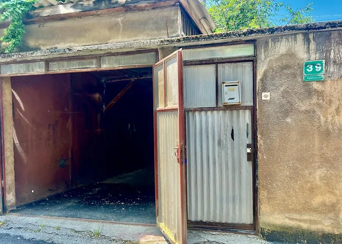 Chic Old Town Studio With Patio