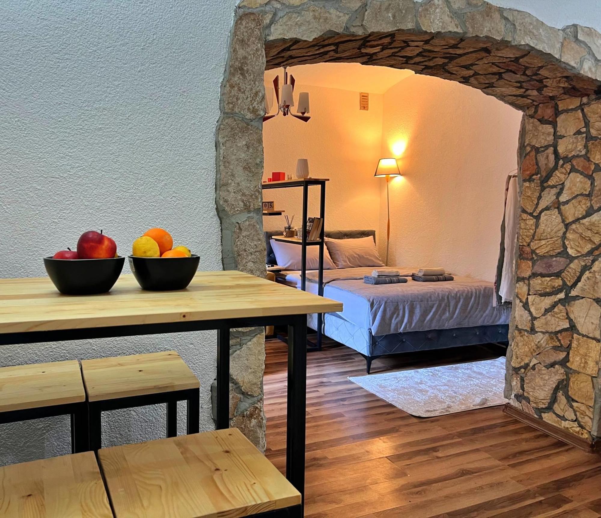 Chic Old Town With Patio *